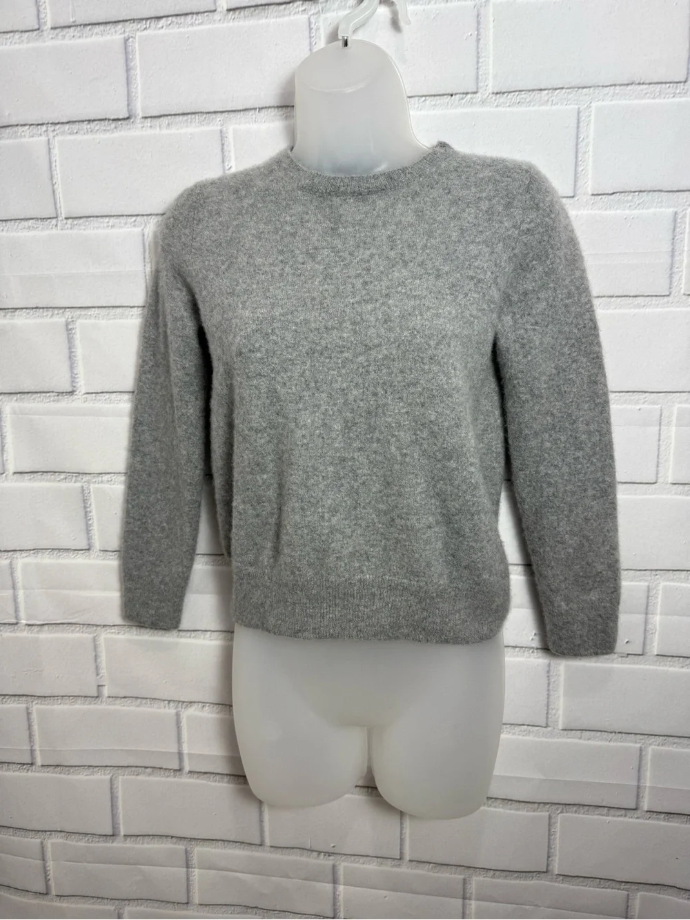 Quince 100% Mongolian Cashmere Crewneck Sweater Gray Size M Soft Luxury Knit